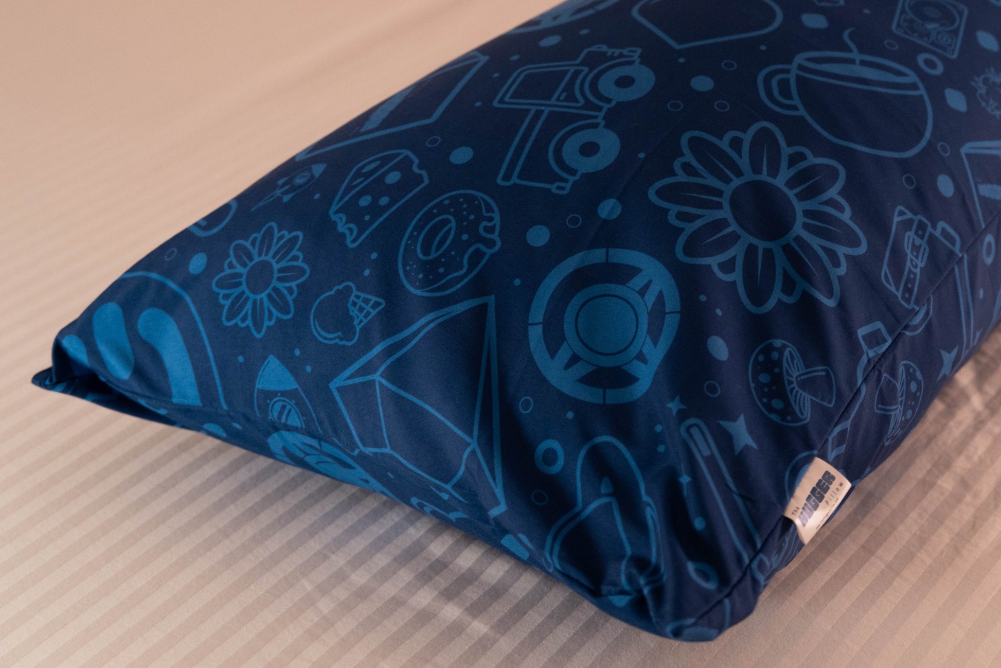 Main product image of The Azure Hugger Pillow side sleeper body pillow set