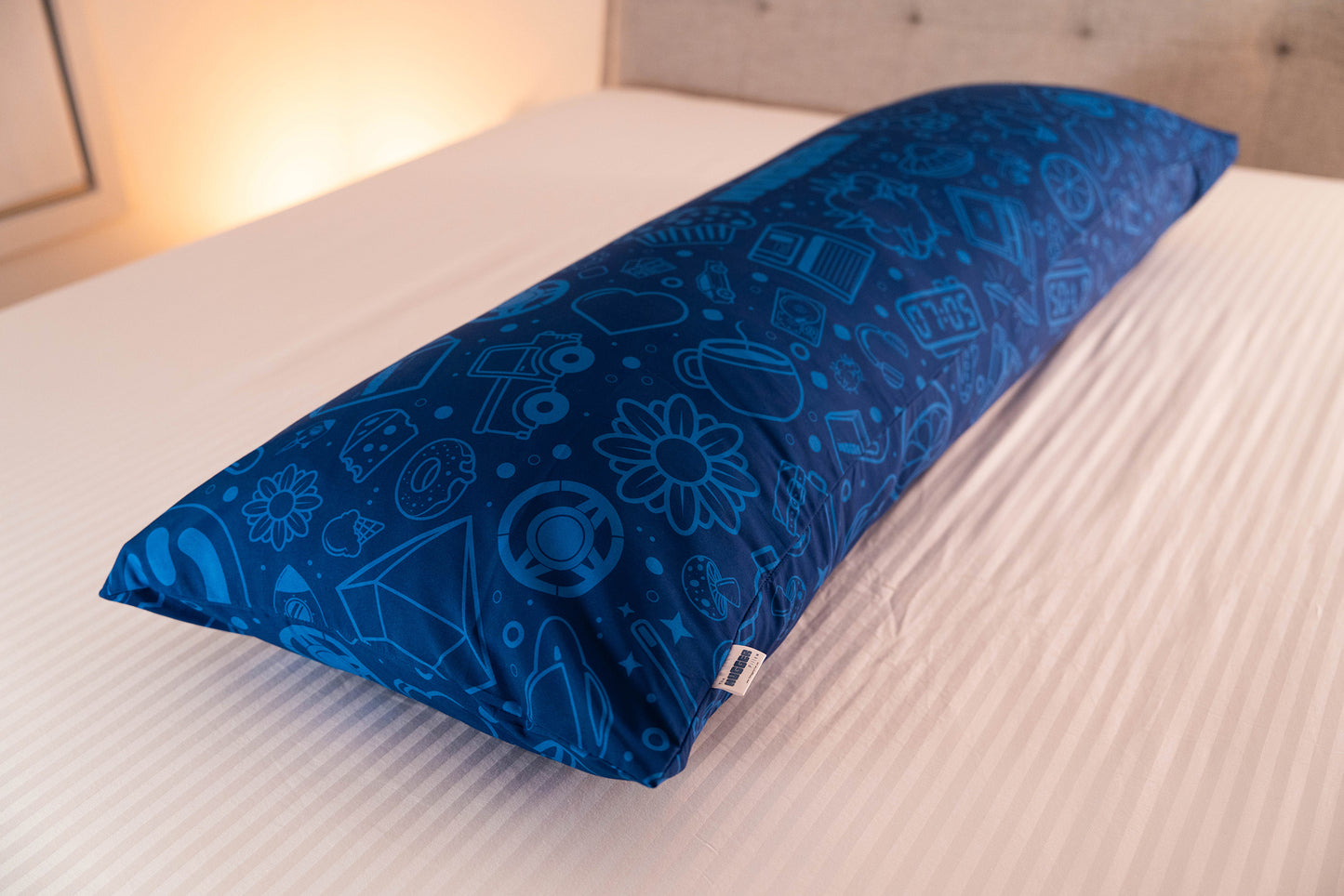 Focused product image of The Azure Hugger Pillow side sleeper body pillow set